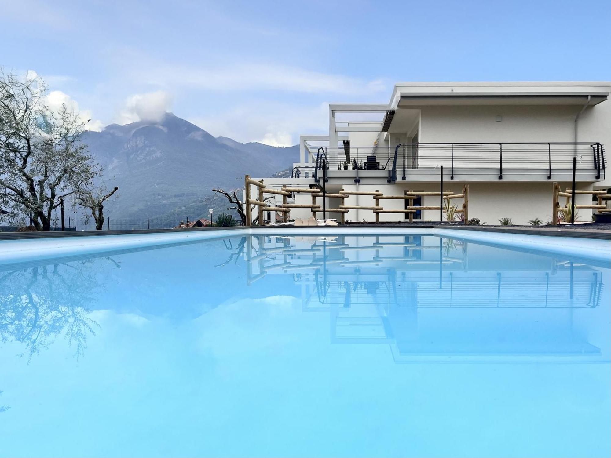 Costa Blu - Terrace Overlooking The Lake & Pool Riva di Solto Eksteriør billede