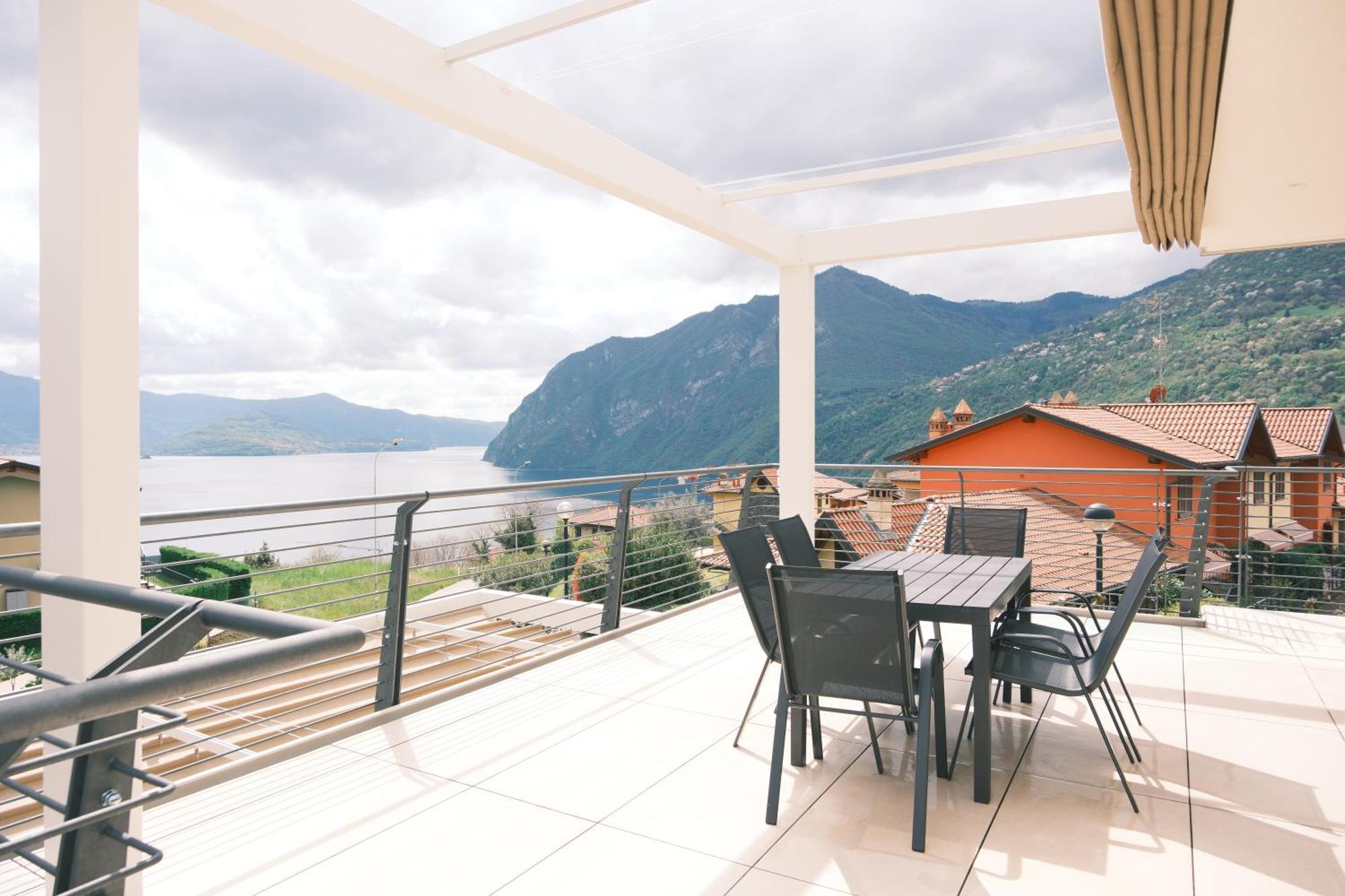 Costa Blu - Terrace Overlooking The Lake & Pool Riva di Solto Eksteriør billede