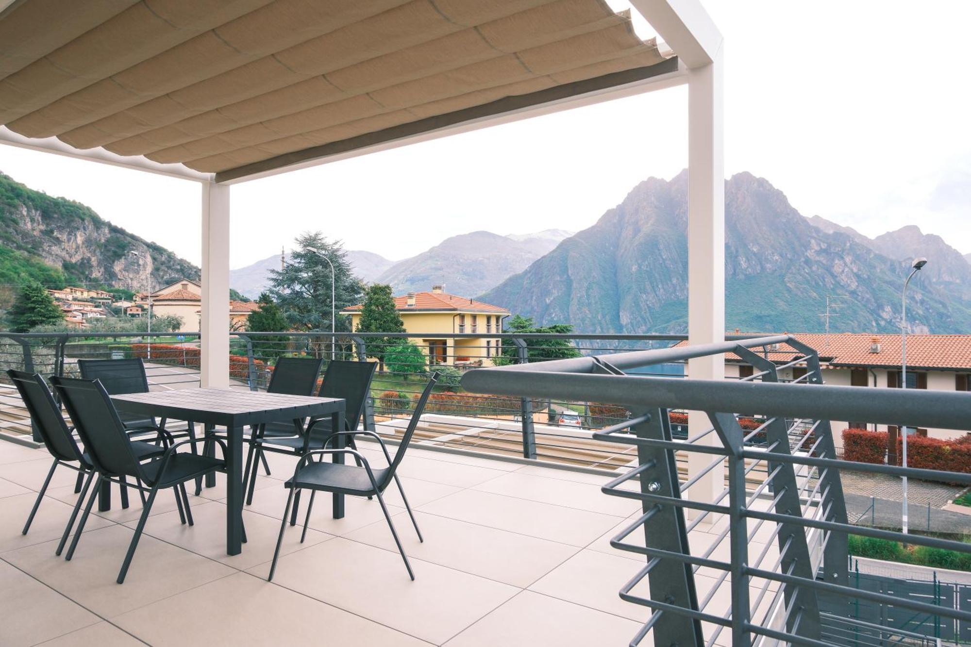 Costa Blu - Terrace Overlooking The Lake & Pool Riva di Solto Eksteriør billede