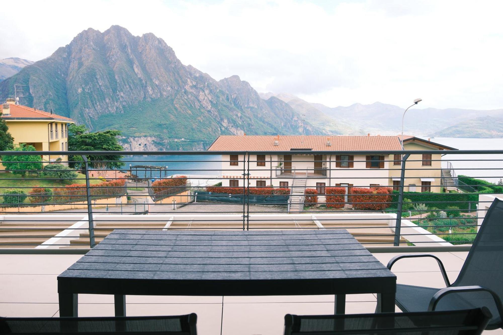 Costa Blu - Terrace Overlooking The Lake & Pool Riva di Solto Eksteriør billede
