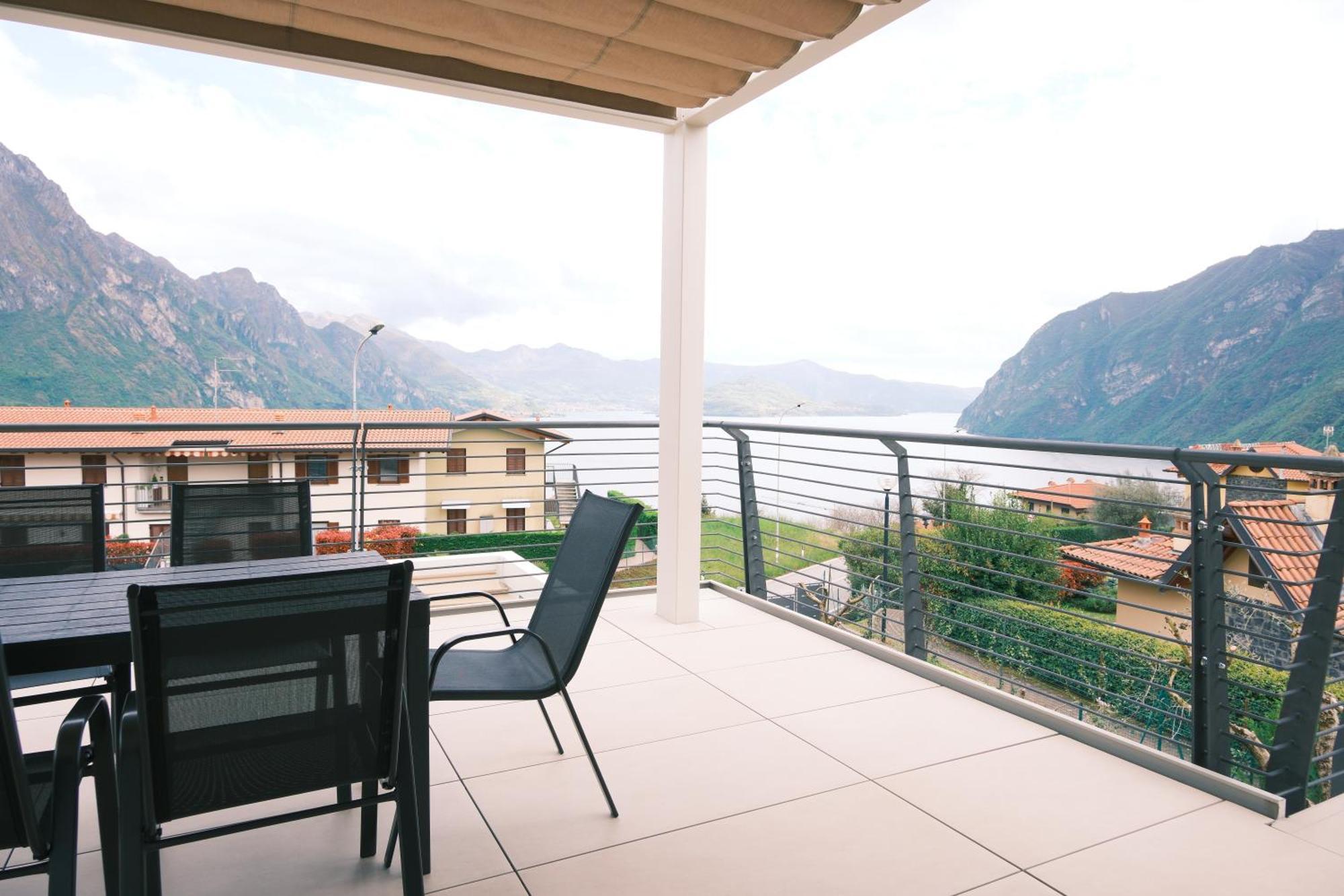 Costa Blu - Terrace Overlooking The Lake & Pool Riva di Solto Eksteriør billede