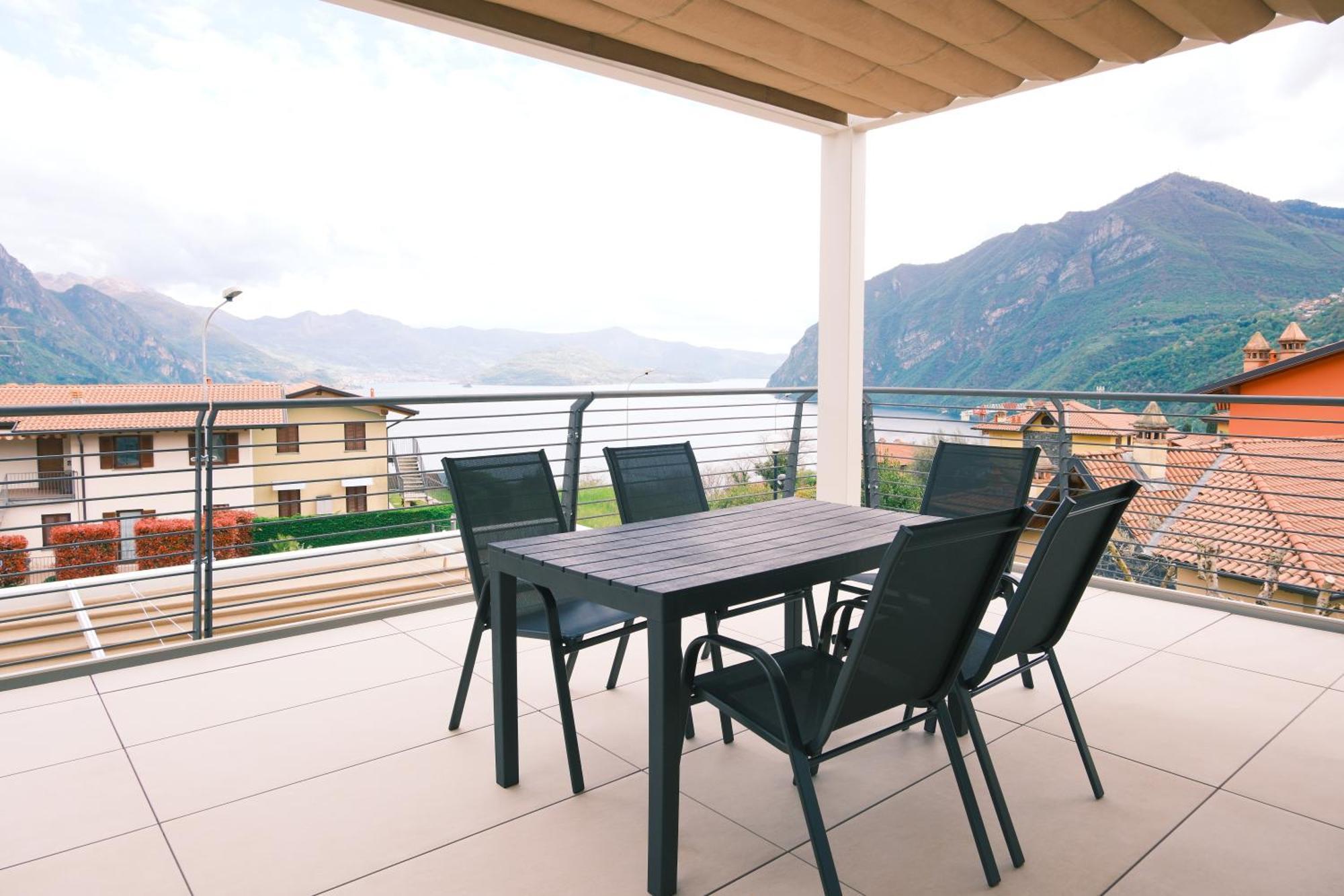 Costa Blu - Terrace Overlooking The Lake & Pool Riva di Solto Eksteriør billede