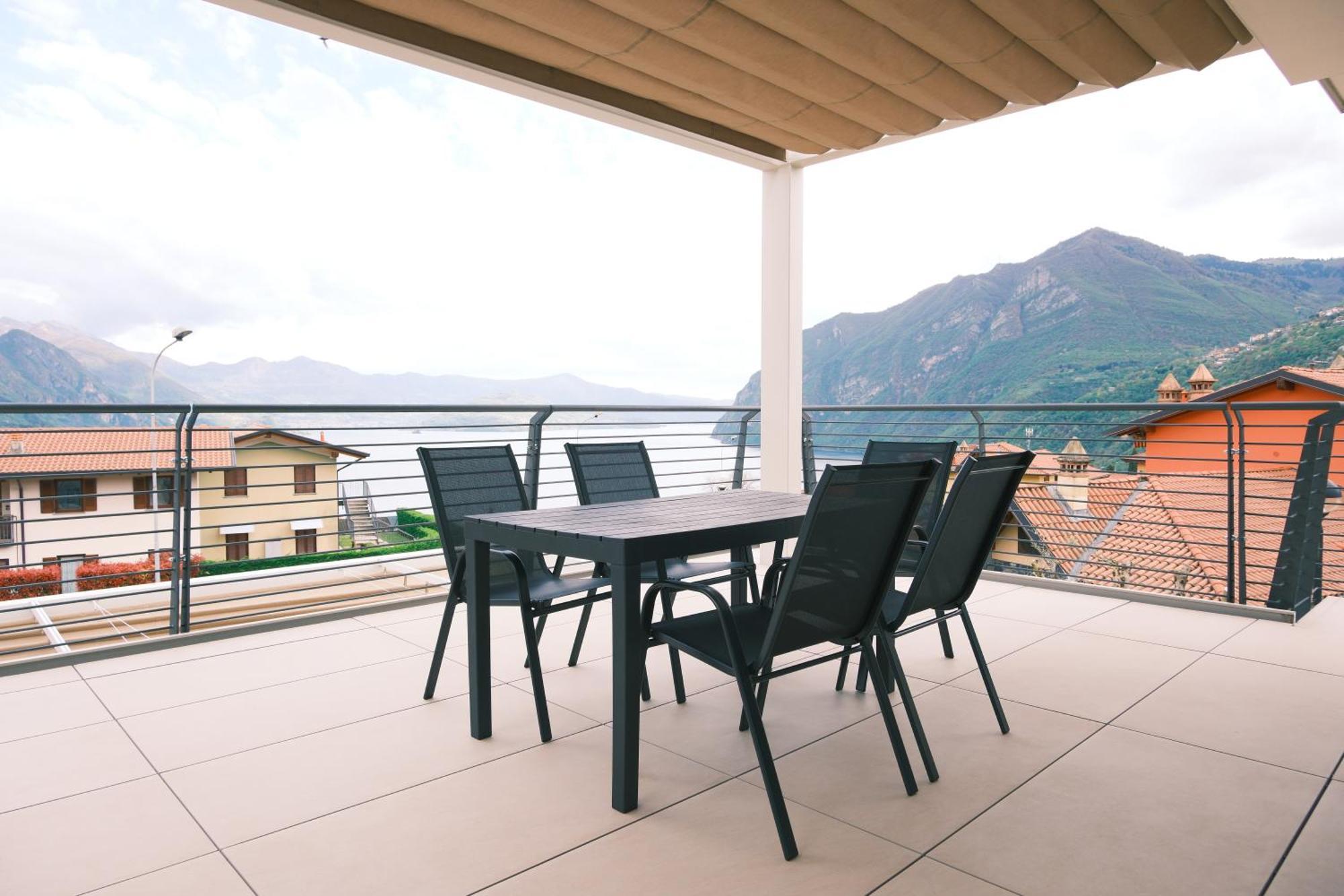 Costa Blu - Terrace Overlooking The Lake & Pool Riva di Solto Eksteriør billede