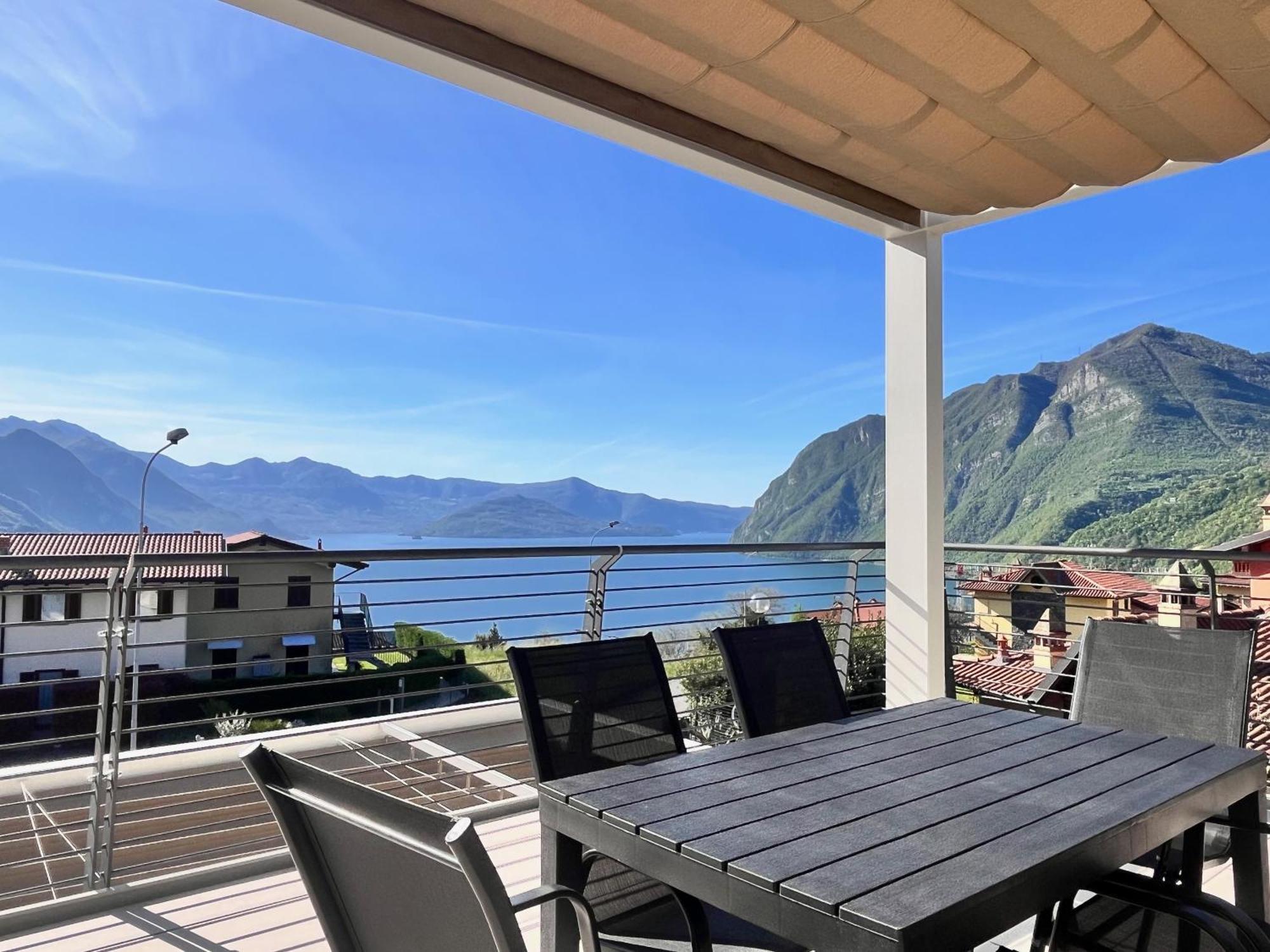 Costa Blu - Terrace Overlooking The Lake & Pool Riva di Solto Eksteriør billede