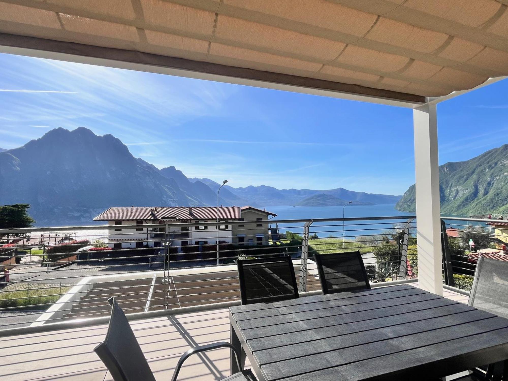 Costa Blu - Terrace Overlooking The Lake & Pool Riva di Solto Eksteriør billede
