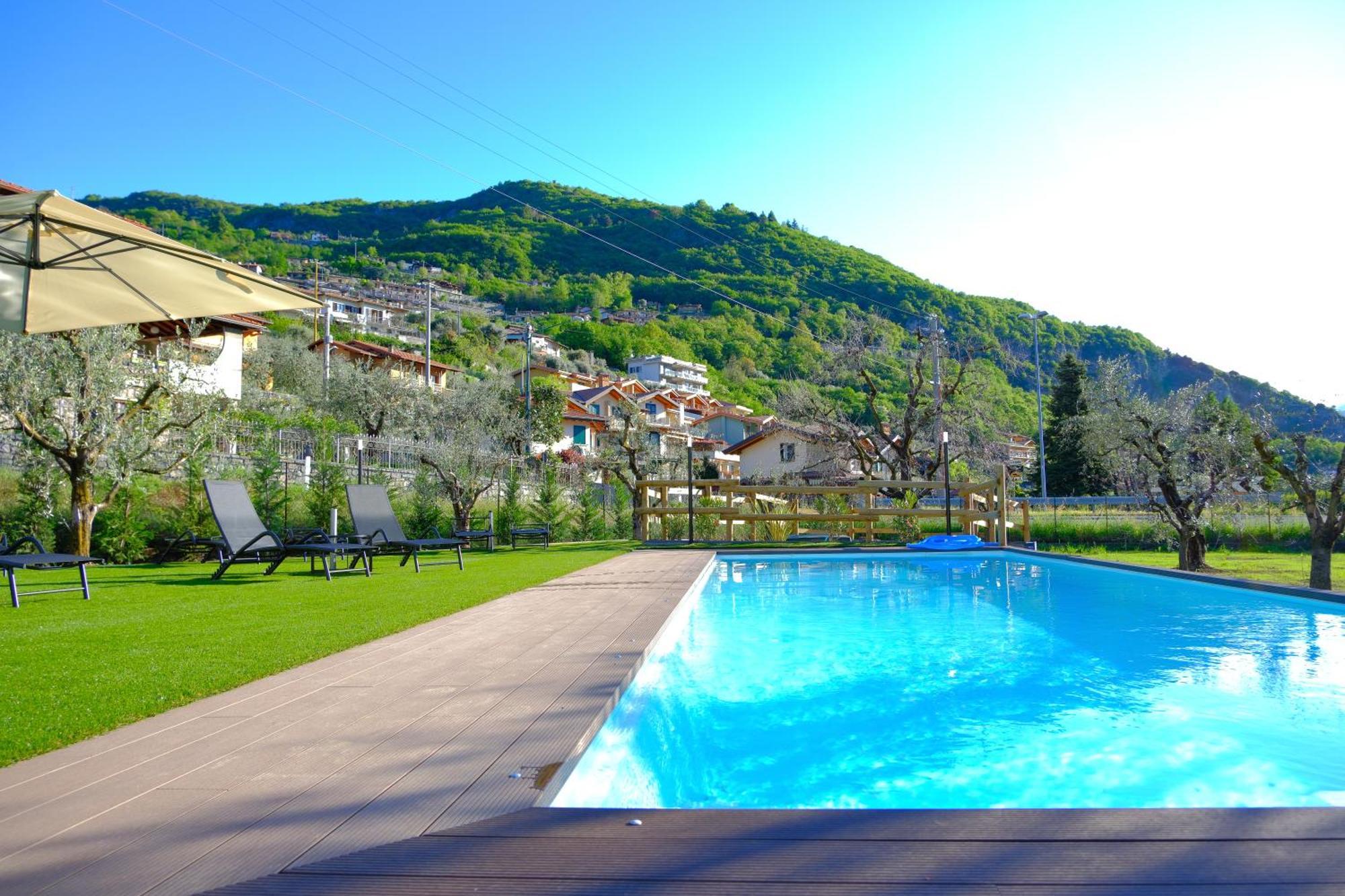 Costa Blu - Terrace Overlooking The Lake & Pool Riva di Solto Eksteriør billede