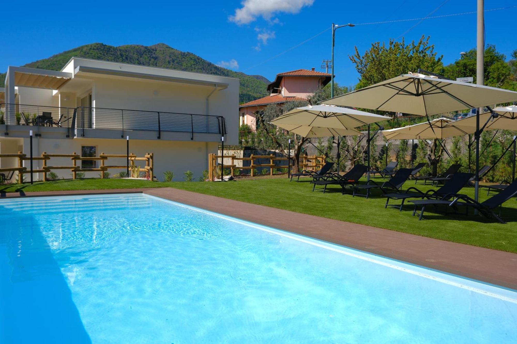 Costa Blu - Terrace Overlooking The Lake & Pool Riva di Solto Eksteriør billede