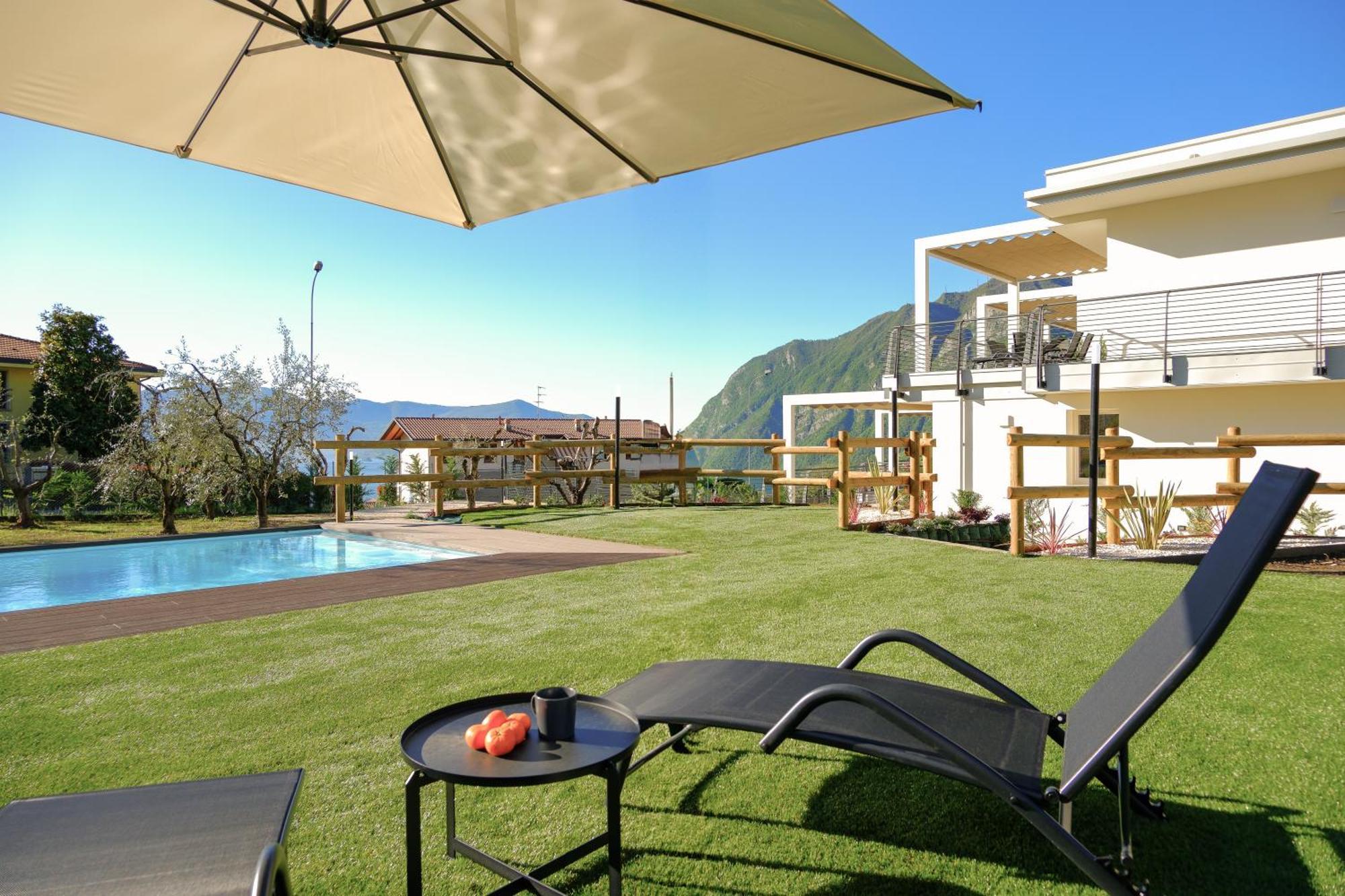 Costa Blu - Terrace Overlooking The Lake & Pool Riva di Solto Eksteriør billede