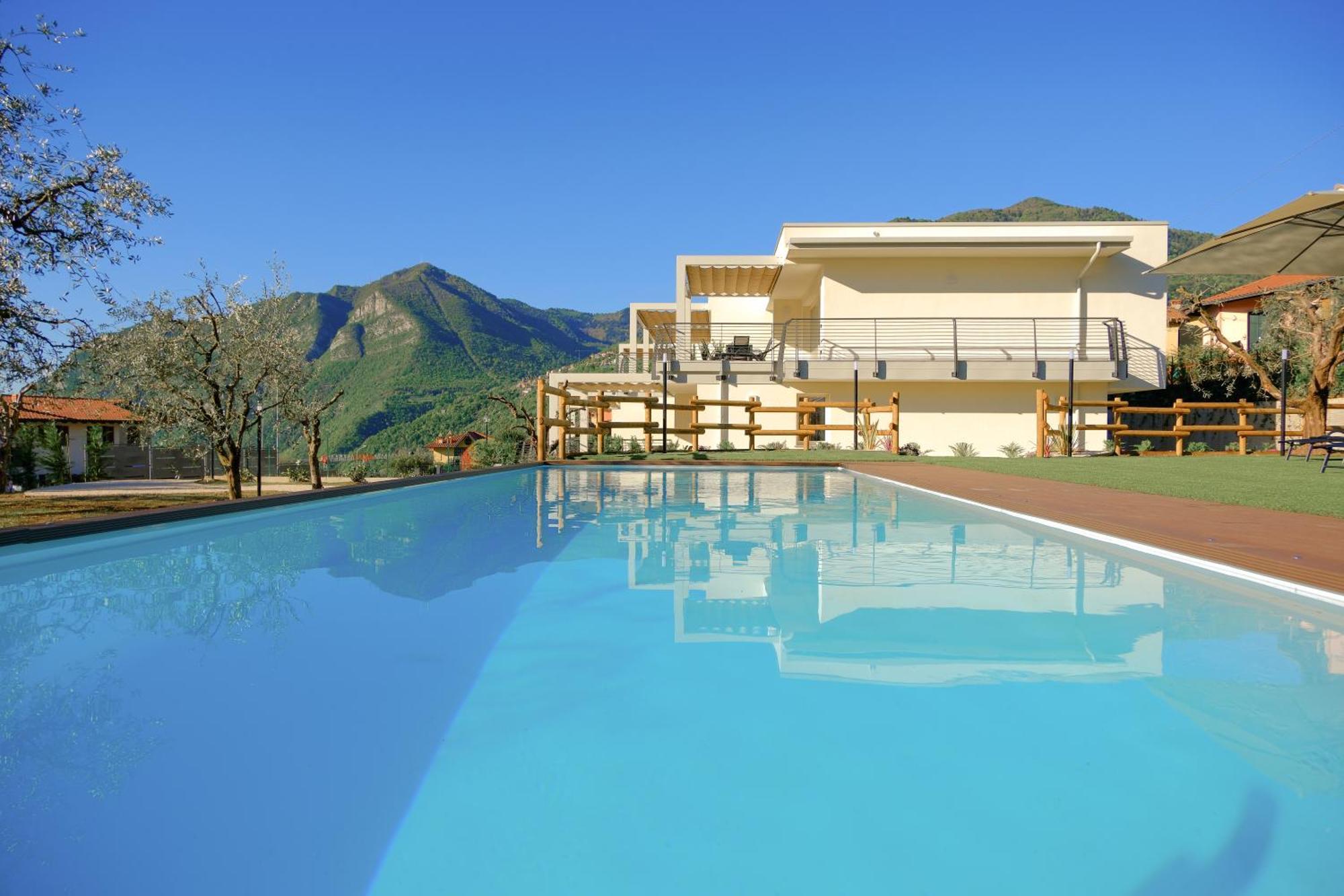 Costa Blu - Terrace Overlooking The Lake & Pool Riva di Solto Eksteriør billede